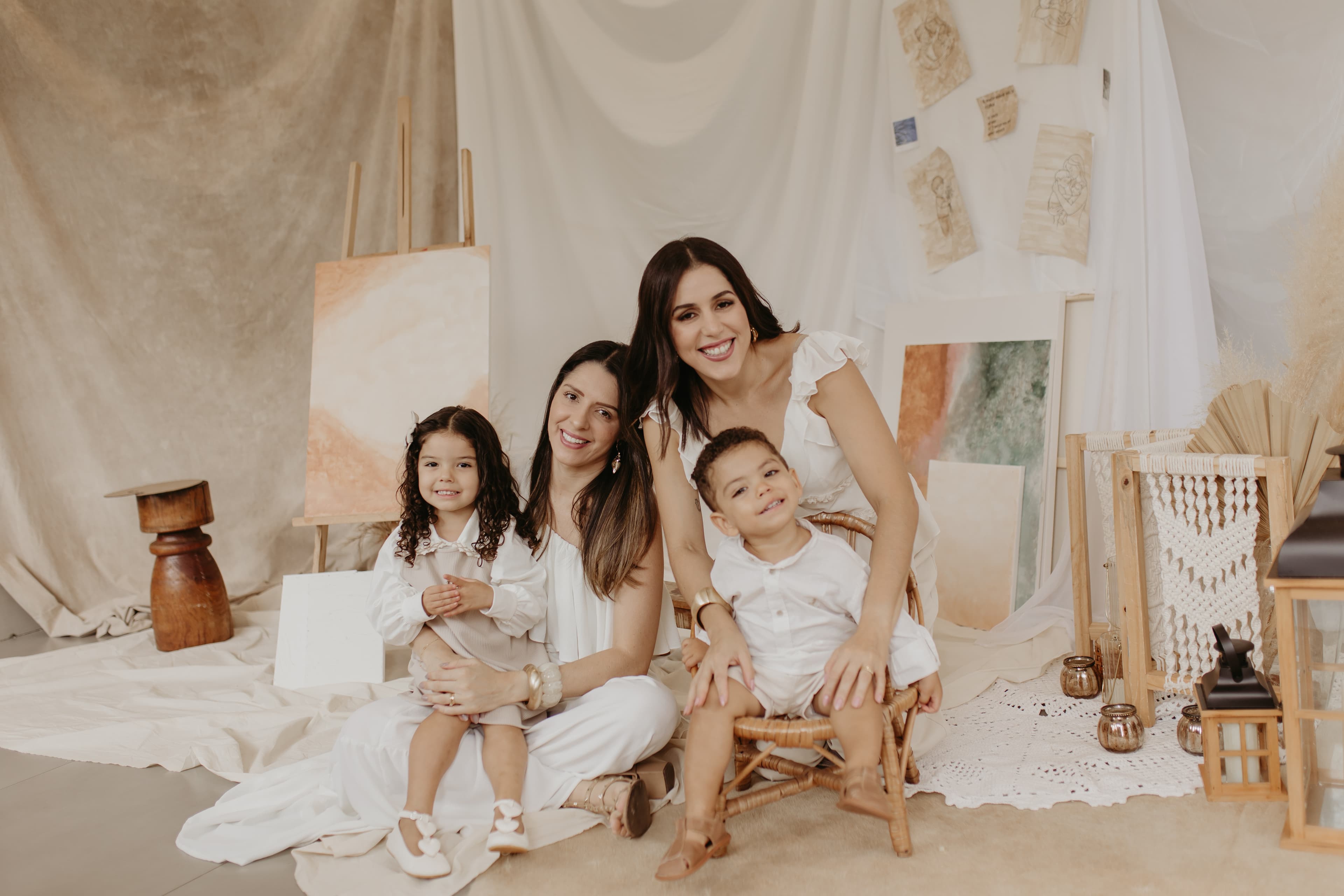 Carla e Michele, fundadoras da Sorella, com os filhos Sofia e Noah