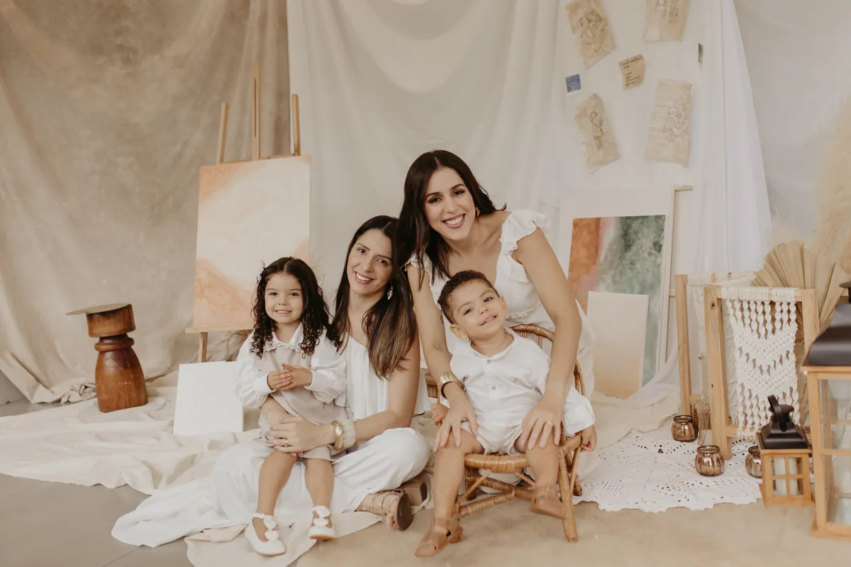 Carla e Michele, fundadoras da Sorella, com os filhos Sofia e Noah